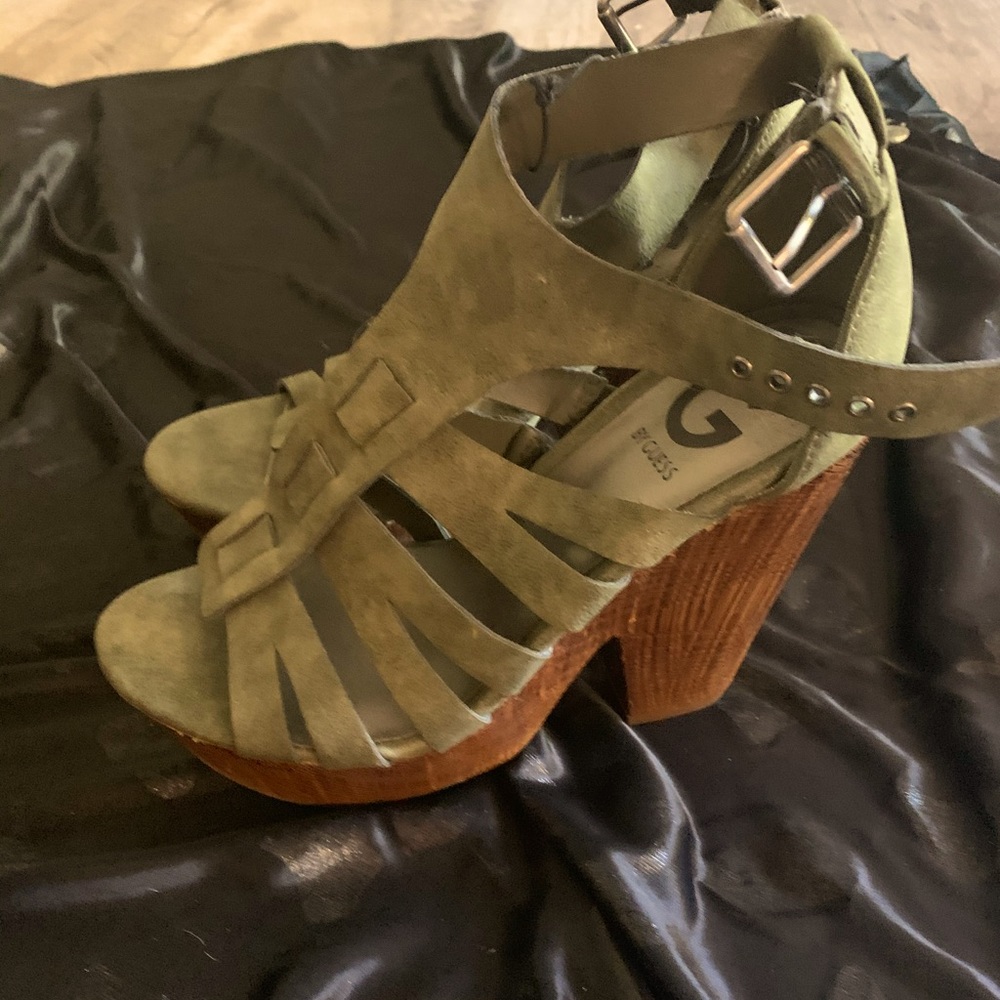 Guess platform wedges size 7.5